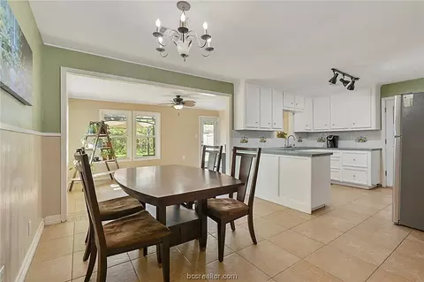 2502 Morris Ln, Bryan, TX 77802 photo 2