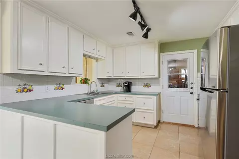 2502 Morris Ln, Bryan, TX 77802 photo 3