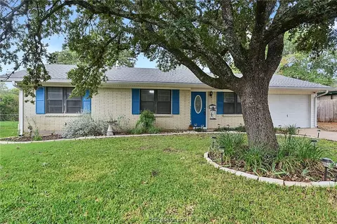 2502 Morris Ln, Bryan, TX 77802