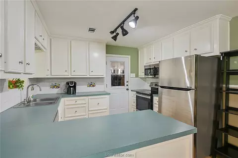 2502 Morris Ln, Bryan, TX 77802 photo 4