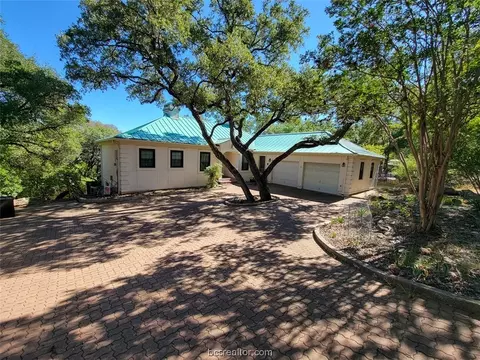 132 E Sierra Circle Cir, San Marcos, TX 78666