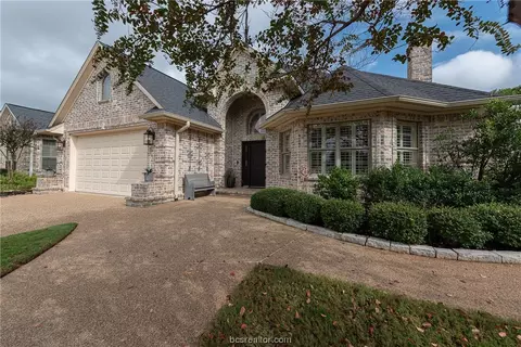 5009 Fairfield Ct, Bryan, TX 77802