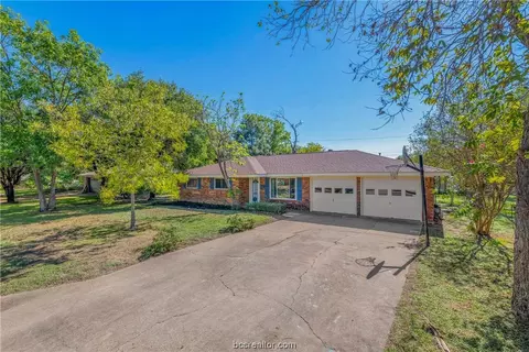 1805 Rose St, Bryan, TX 77802 photo 2