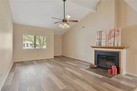 2100 Windsor Drive 13, Bryan, TX 77802 photo 4