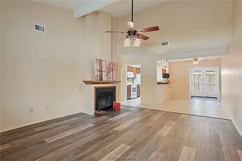 2100 Windsor Drive 13, Bryan, TX 77802 photo 3