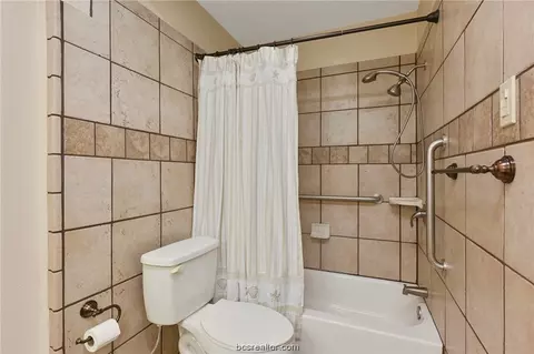 2100 Windsor Drive 13, Bryan, TX 77802 photo 11