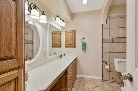 2100 Windsor Drive 13, Bryan, TX 77802 photo 10