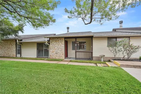 2100 Windsor Drive 13, Bryan, TX 77802 photo 2