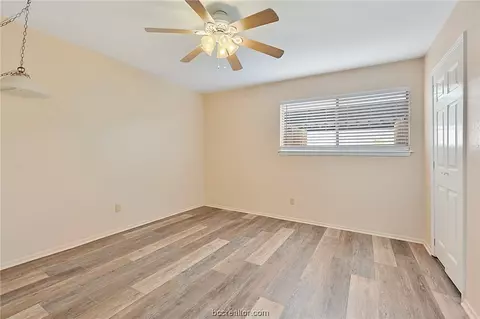 2100 Windsor Drive 13, Bryan, TX 77802 photo 15