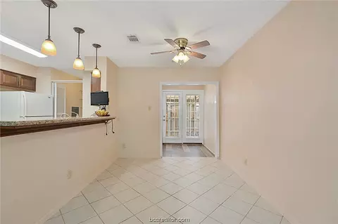2100 Windsor Drive 13, Bryan, TX 77802 photo 6