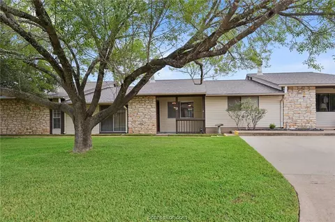2100 Windsor Drive 13, Bryan, TX 77802