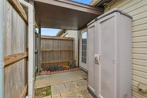 2100 Windsor Drive 13, Bryan, TX 77802 photo 16