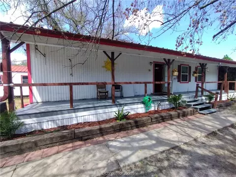 4102 Dick Barnes, Bedias, TX 77831