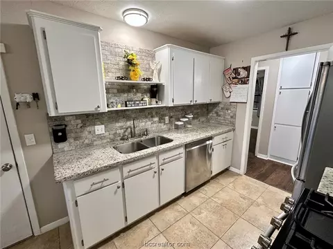 2525 Pinon Ct, Bryan, TX 77802 photo 5