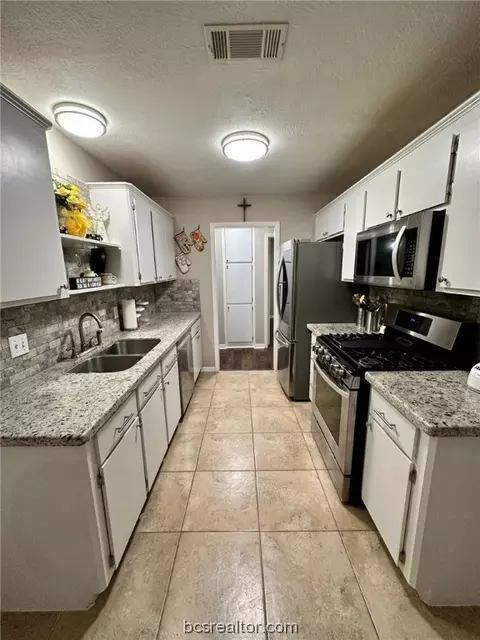 2525 Pinon Ct, Bryan, TX 77802 photo 4