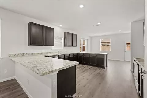 994 Harper Ln, Bryan, TX 77803 photo 7