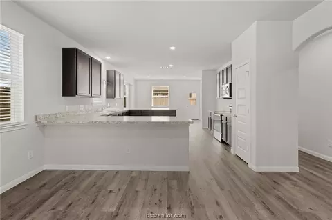 994 Harper Ln, Bryan, TX 77803 photo 6
