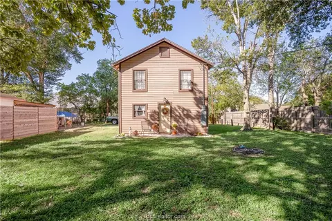 432 Wood St, Navasota, TX 77868