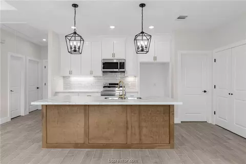 907 Muckleroy St, Bryan, TX 77803