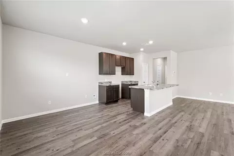 945 Harper Ln, Bryan, TX 77803 photo 6