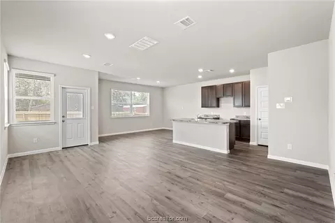 945 Harper Ln, Bryan, TX 77803 photo 4