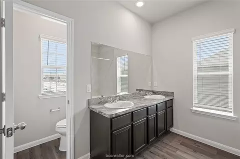 945 Harper Ln, Bryan, TX 77803 photo 10