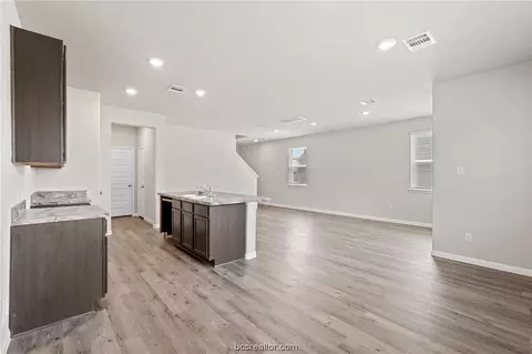 945 Harper Ln, Bryan, TX 77803 photo 7