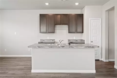 945 Harper Ln, Bryan, TX 77803 photo 5