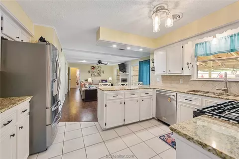 2306 Devonshire St, Bryan, TX 77802 photo 5