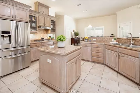9 Raven Dr, Bryan, TX 77808 photo 8