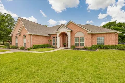 9 Raven Dr, Bryan, TX 77808