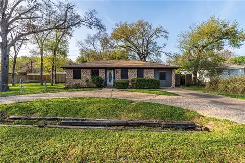 2304 Woodward St, Bryan, TX 77803