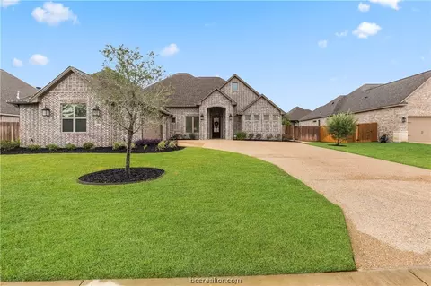 3210 Rose Hill Ln, Bryan, TX 77808