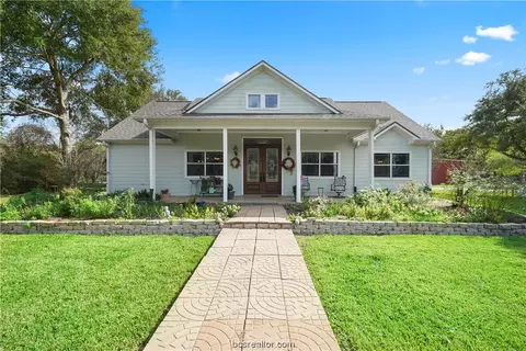 40 Riverwood Ln, Hempstead, TX 77445