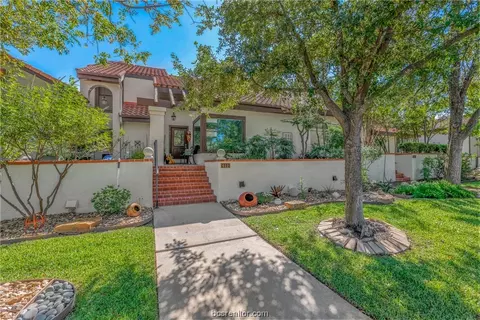 411 Chimney Hill Dr, College Station, TX 77840
