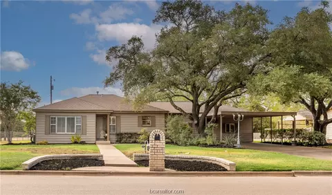 727 Garden Acres Blvd, Bryan, TX 77802