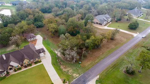 10188 Hampton Ct, Iola, TX 77861 photo 6