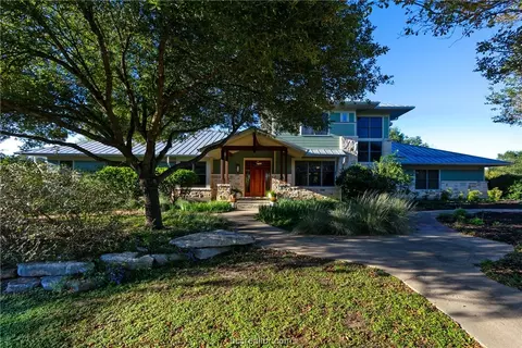 4070 Sweetwater Dr, College Station, TX 77845