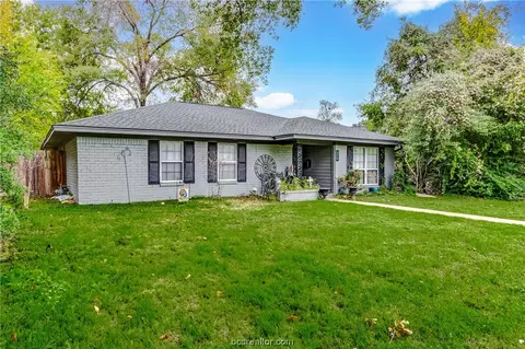 816 Tanglewood Dr, Bryan, TX 77802 photo 3