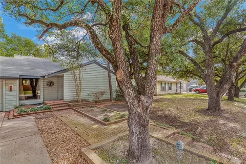 607 Fairview Ave, College Station, TX 77840