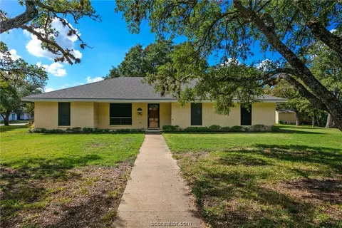 1410 Carter Creek Pkwy, Bryan, TX 77802