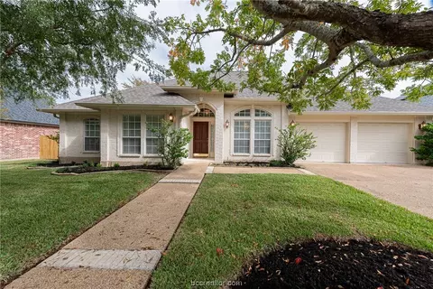 9305 Bloomfield Ln, College Station, TX 77845