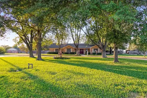411 S Galveston St, Bremond, TX 76629