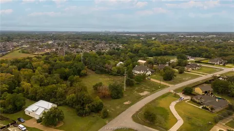 3908 Austins Estates Dr, Bryan, TX 77808 photo 4