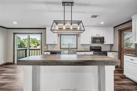 7505 Kopetsky Ln, Bryan, TX 77808