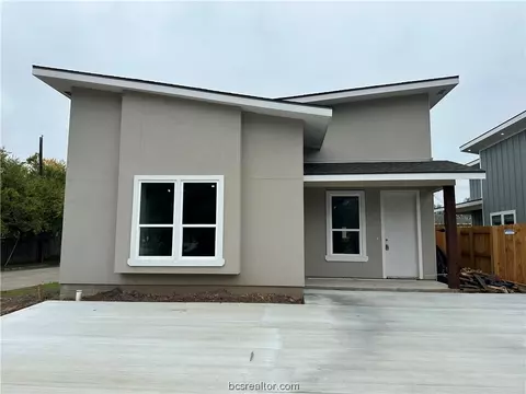 911 Henderson St, Bryan, TX 77803