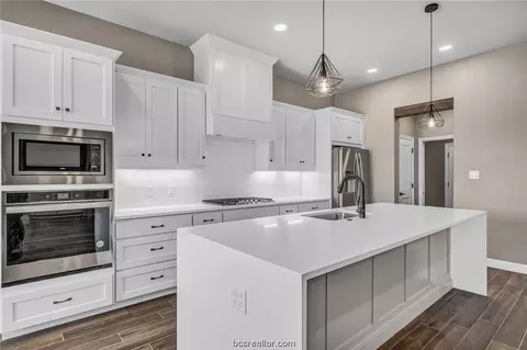 3027 Teller Dr, Bryan, TX 77808 photo 6