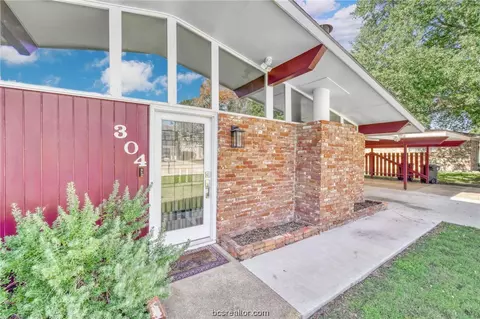 304 Glade St, College Station, TX 77840