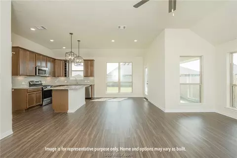 2204 Suzy Ct, Bryan, TX 77807 photo 3