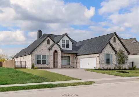 2132 Madden, College Station, TX 77842
